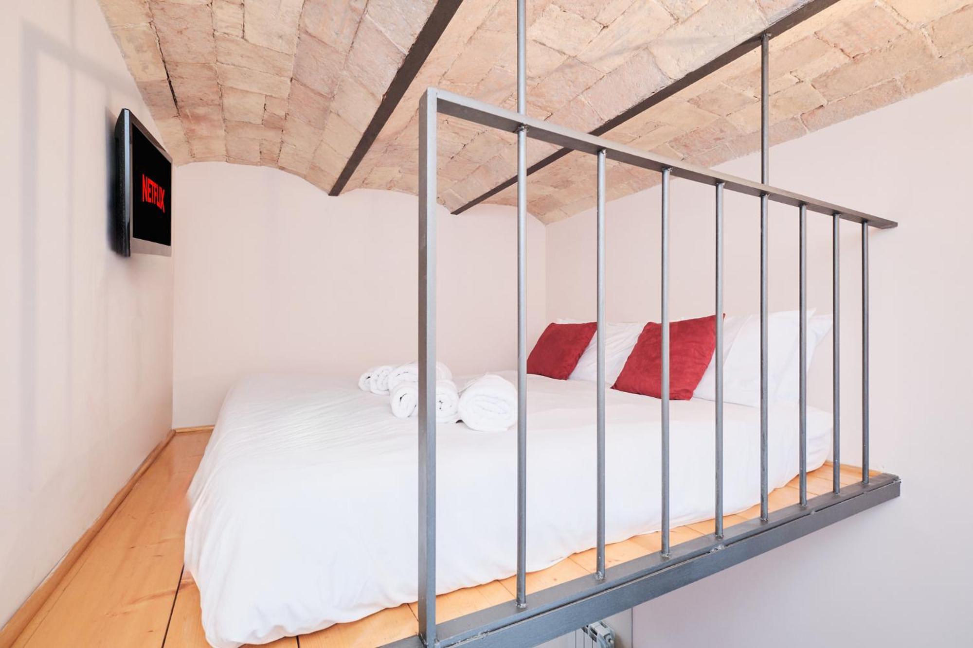 Penthouse With A View Of - 2 Bedrooms And 2 Bathrooms * Rom
