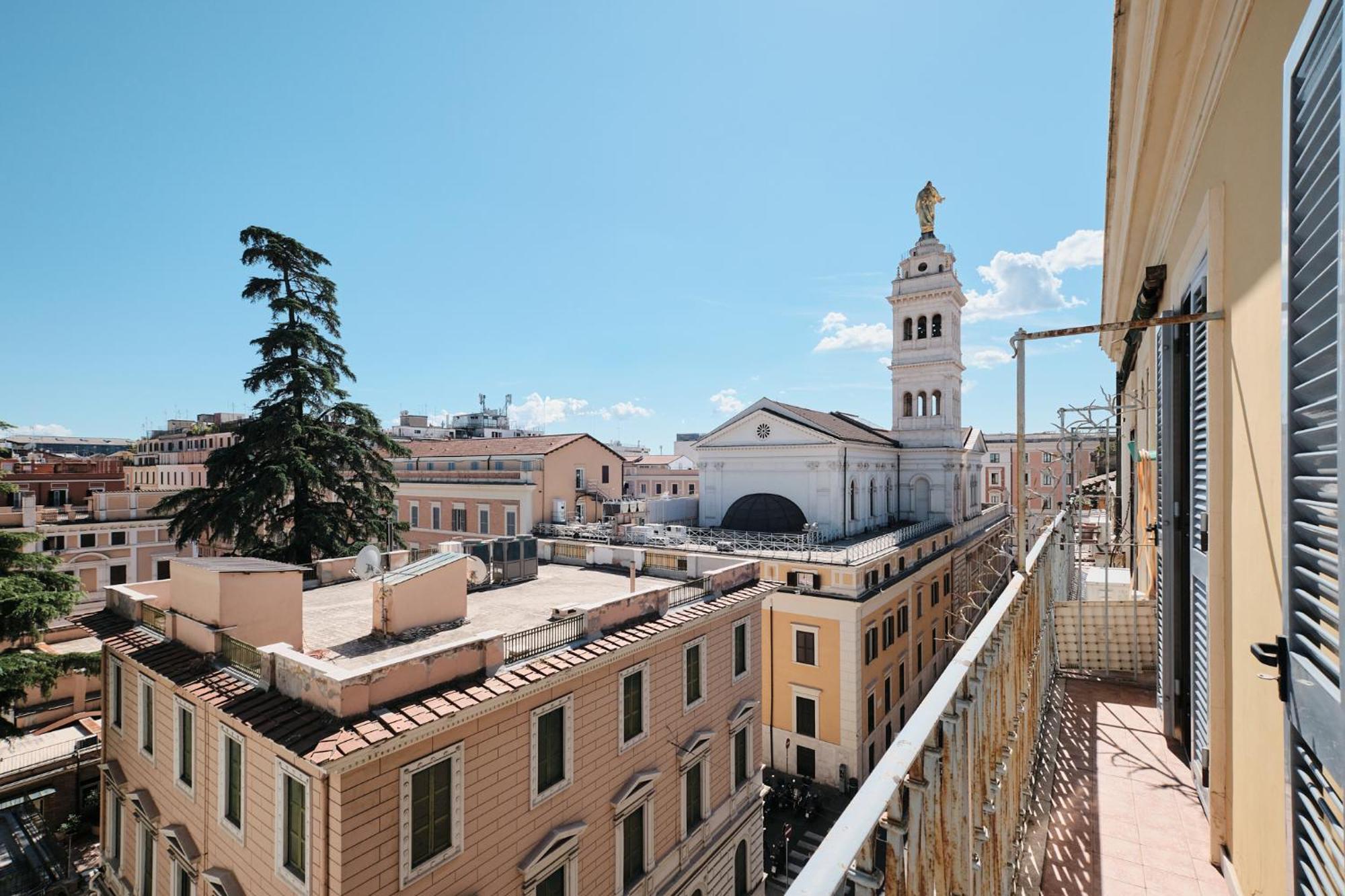 Penthouse With A View Of - 2 Bedrooms And 2 Bathrooms Apartment *