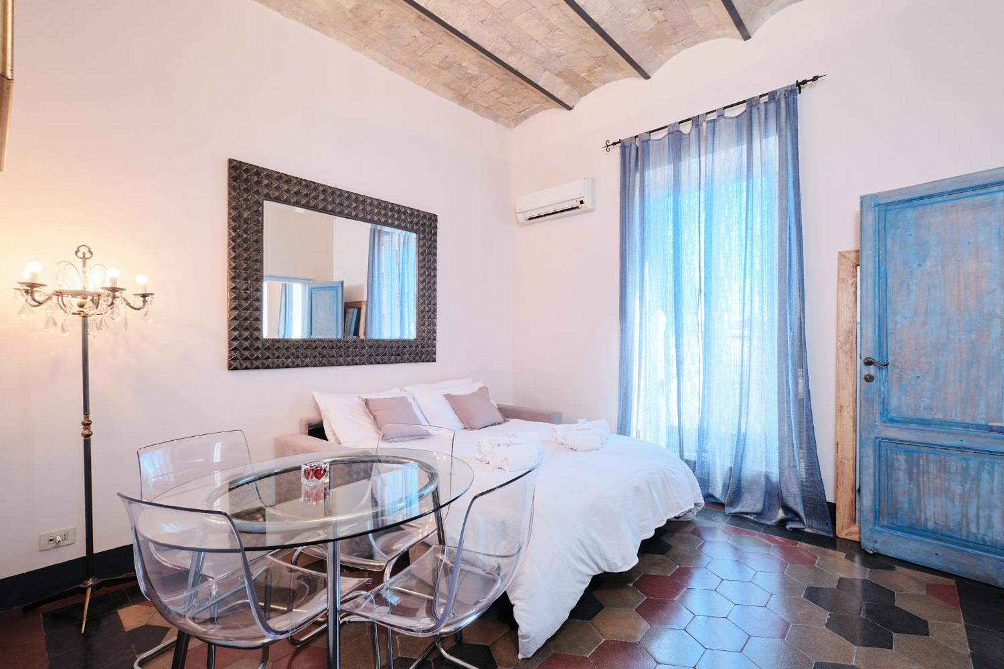 Penthouse With A View Of - 2 Bedrooms And 2 Bathrooms Rom